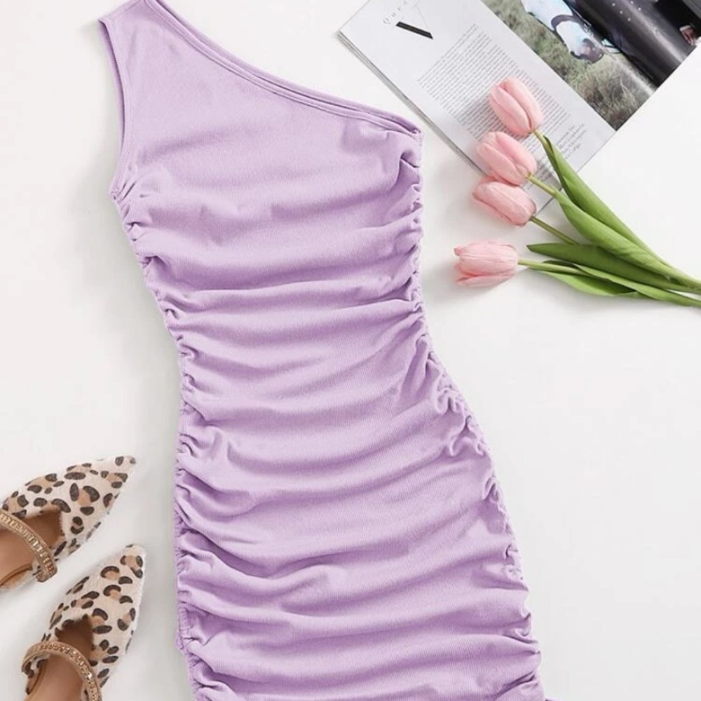 Stretchy dress ties on the side by the leg.. to the knees or below wore one time